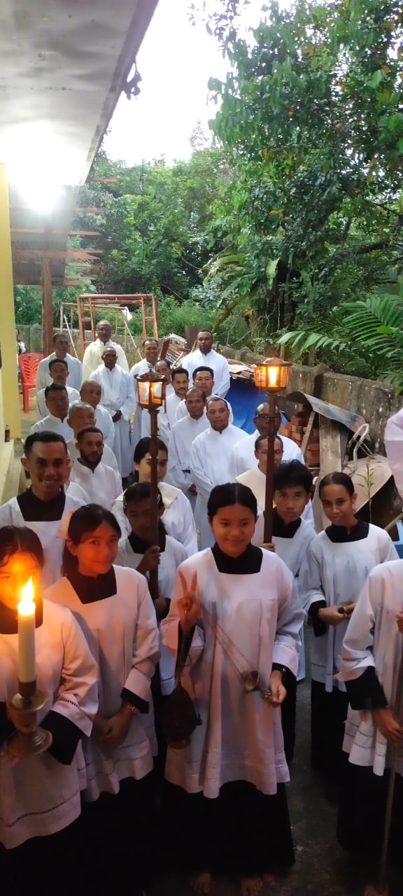 Misdinar dan 12 Rasul serta Lektor dan Pemazmur 