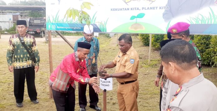 Kemenag Kota Sorong Launcing Gerakan Penanaman 1 Juta Pohon Matoa Sambut Hari Bumi 2025 di PPTQ Fahd Al Muslim