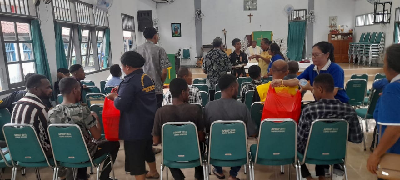 “Seperti roti ekaristi, kita yang telah diberkati Tuhan, harus siap dibagi-bagi atau siap berbagi kepada sesama