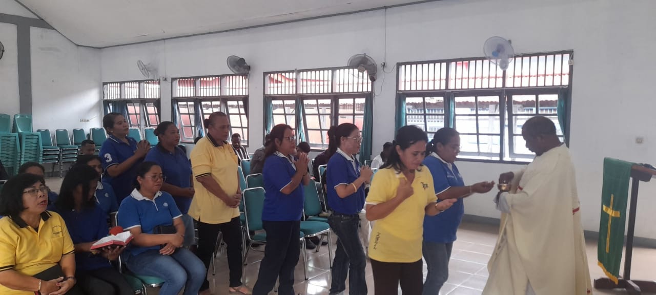 “Merayakan ekaristi kita mampu dan rela berkurban demi sesama, kita bangun persekutuan