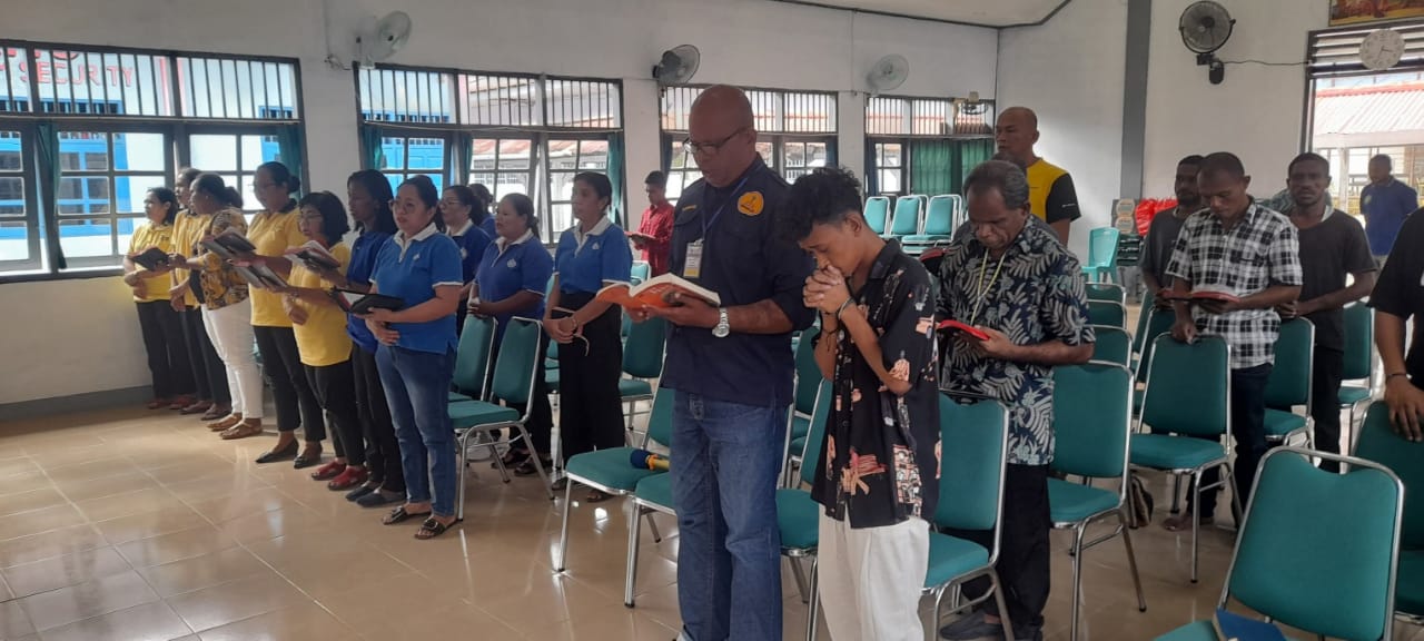 ibu-ibu Paroki menghadiri misa kudus bersama warga binaan sebanyak 36 orang