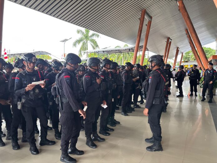 Sebanyak 100 Personel Brimob Polda Papua Barat Menuju ke Kota Sorong