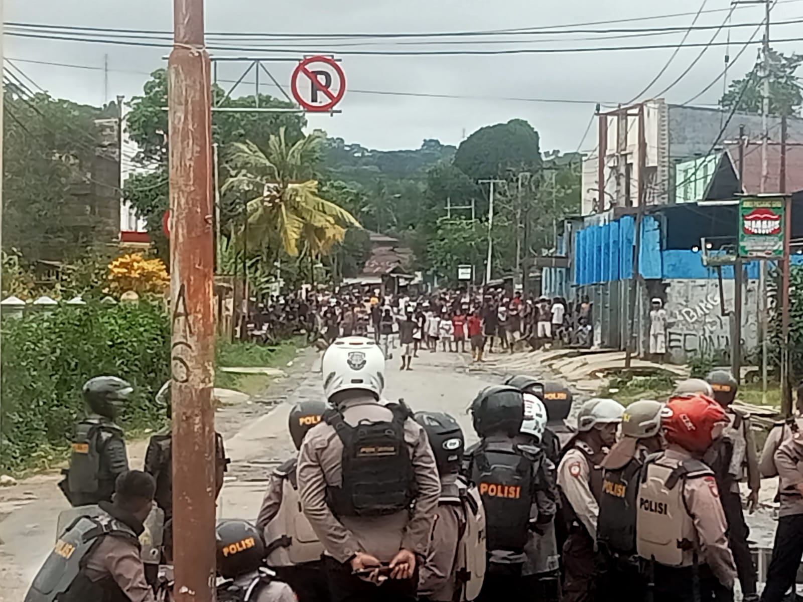 Kalau ada aspirasi, mari kita sampaikan dengan cara yang baik, damai, dan bermartabat