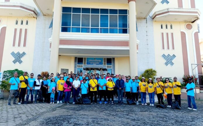 Lintas Agama Perkokoh Persaudaraan Bersihkan Tempat Ibadah, Merunduk di Jalanan Menuju Reklamasi