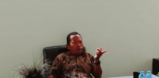 Kepala Pembimas Katolik Kantor Wilayah Kementerian Agama Provinsi Papua Barat, Hugo Rizal Wisnugroho memberikan bimbingan