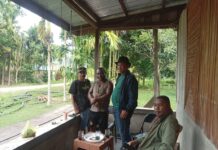 Kerusakan jalan penghubung antara Distrik Sausapor dan Distrik Kwoor membuat Kepala Kampung Kwoor, Distrik Kwoor, Kabupaten Tambrauw, Provinsi Papua Barat Daya, Septinus Yekwam angkat bicara