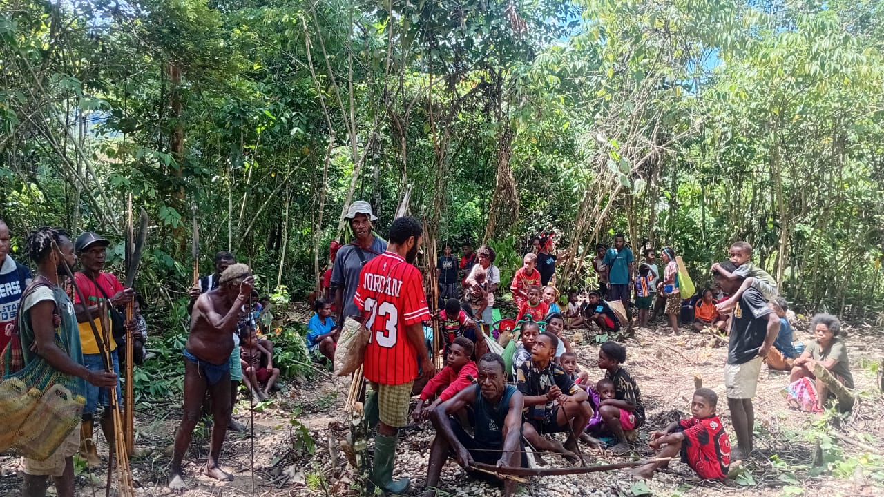 Kedua Kepada TPNPB-OPM, berhenti melakukan kekerasan dengan Senjata Api-senjata tradisional seperti Panah, Tombak-Parang, Kapak untuk  membunuh masyarakat sipil