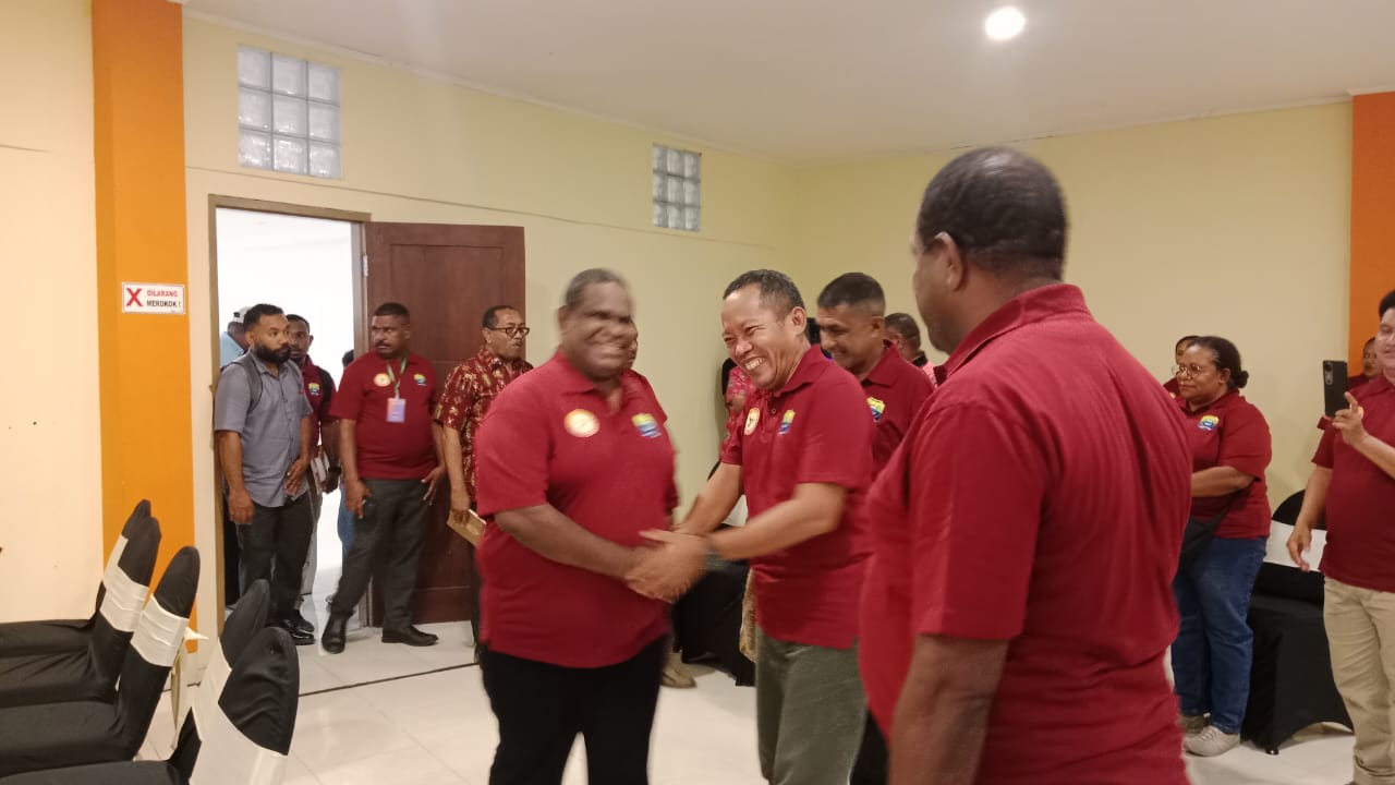 Pembimas Katolik Kanwil Kemenag Provinsi Papua Barat, Hugo Rizal menyampaikan apresiasi setinggi-tingginya kepada Bupati Kabupaten Tambrauw