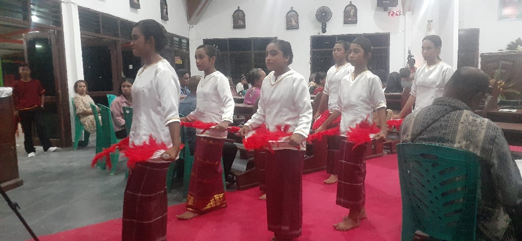 Tari Persembahan anak-anak Remaja asal Kei