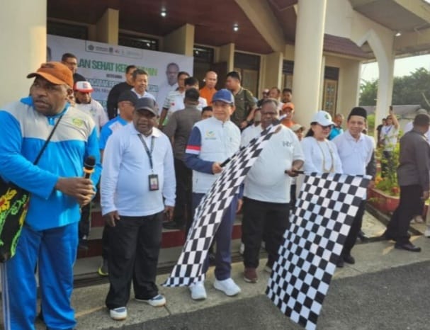 Antusiasme masyarakat kota Sorong sejak pukul 06.00 Wit tidak menyurutkan semangat juangnya untuk bisa bertemu Menteri Agama RI di Gereja Maranatha dan Masjid Al-Akbar Kota Sorong.