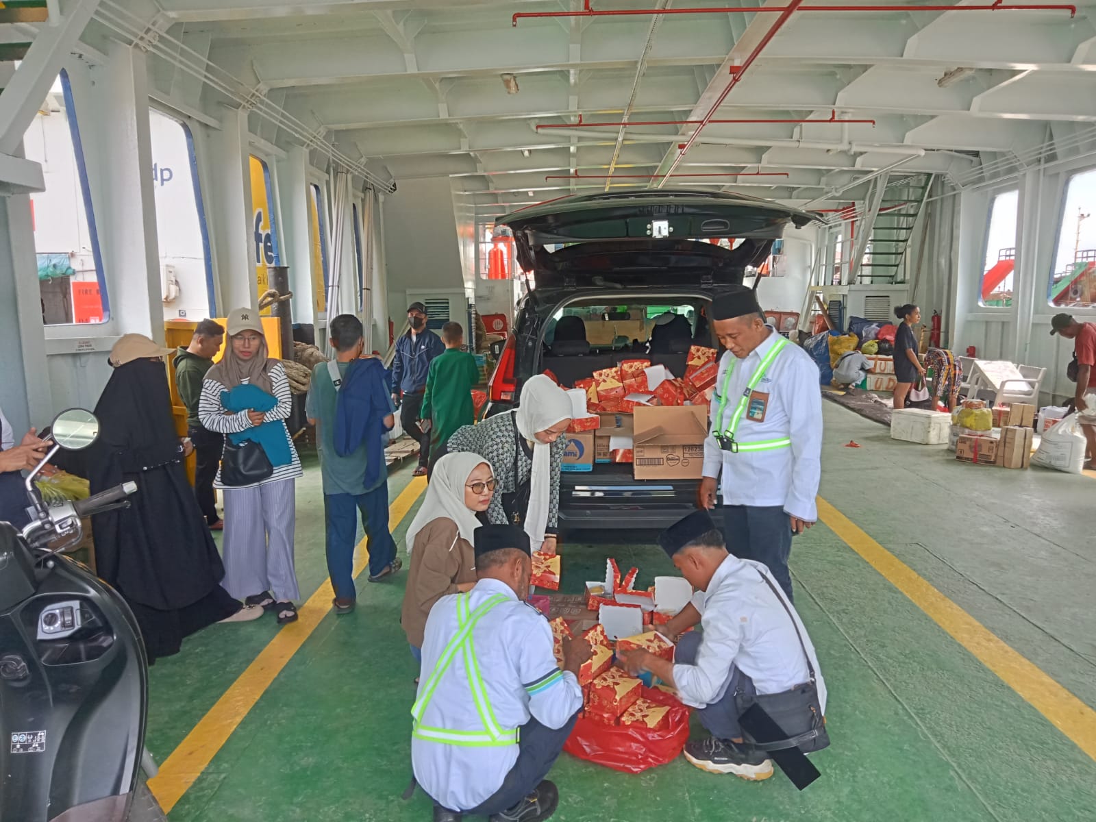 ASDP telah menyeberangkan muatan barang yang membawa berbagai kebutuhan masyarakat 