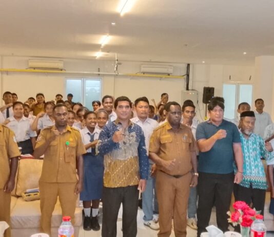 Kepala Dinas Pendidikan dan Kebudayaan PBD Adolof Kambuaya, SH., MSi : Sosialisasi Bahaya Narkoba, Menyiapkan Generasi Emas Papua 2045