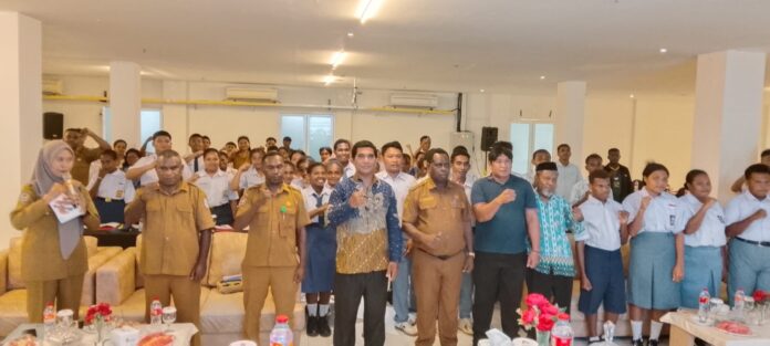Kepala Dinas Pendidikan dan Kebudayaan PBD Adolof Kambuaya, SH., MSi : Sosialisasi Bahaya Narkoba, Menyiapkan Generasi Emas Papua 2045
