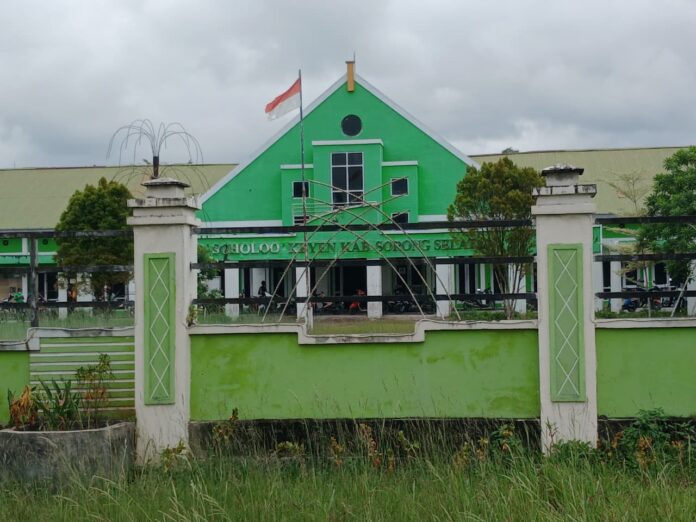 WhatsApp Image 2026-07-21 at 08.04.22 Pelaksana Tugas Moses Blessia: RSUD Schoolo Teminabuan Sudah Beralih Status, Gaji PPPK Urusan Internal