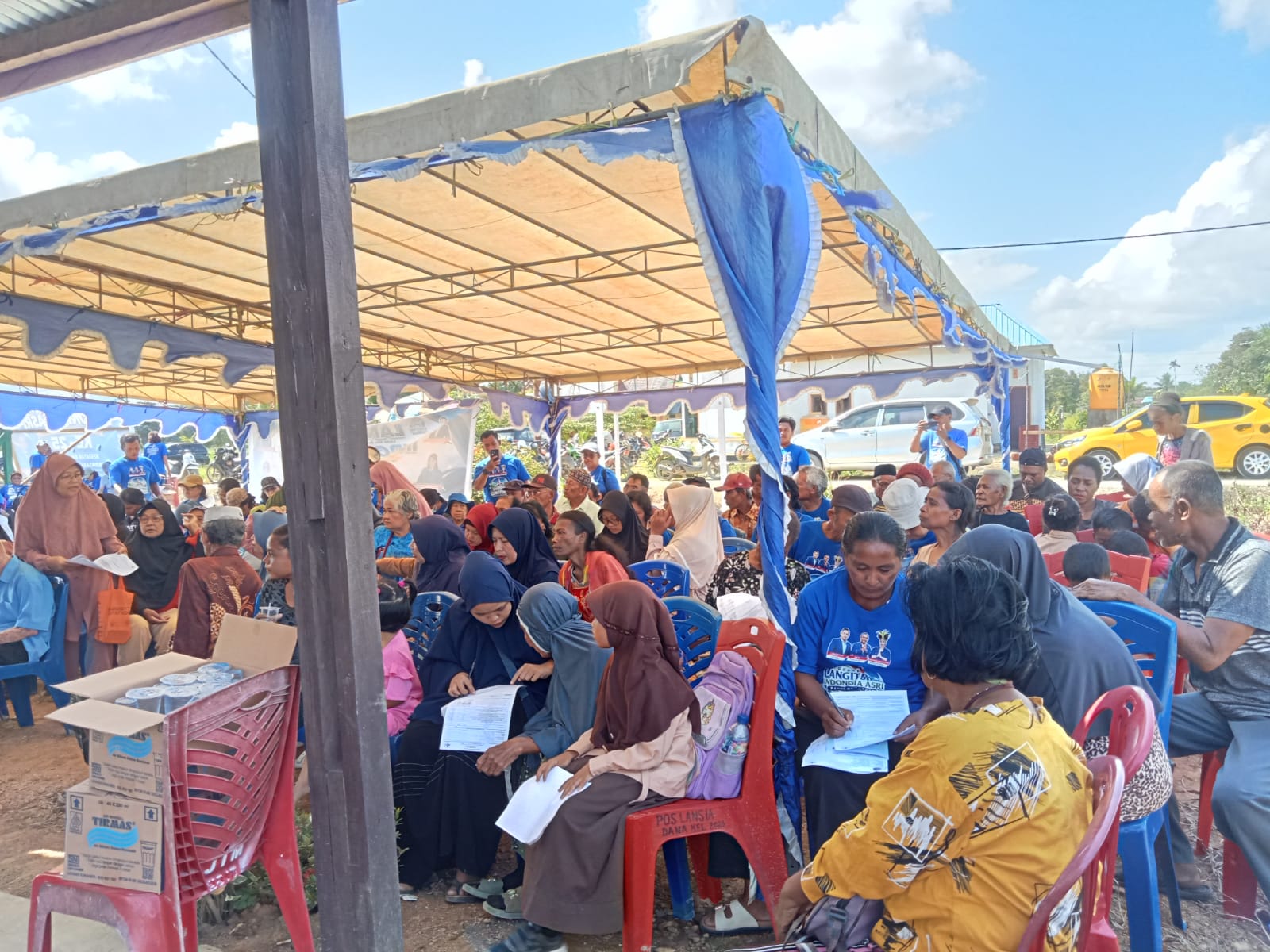 pemeriksaan dan pengobatan gratis di Posyandu Lansia Teratai, Kelurahan Klagilit, Distrik Aimas