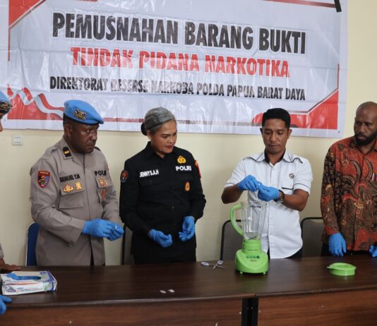 Ditresnarkoba Polda PBD Memberantas Peredaran Gelap dan Penyalahgunaan Narkotika Direktorat Reserse Narkoba (Ditresnarkoba) Polda Papua Barat Daya, memberantas peredaran gelap dan penyalahgunaan narkotika. Bahkan telah melaksanakan pemusnahan barang bukti narkotika jenis sabu
