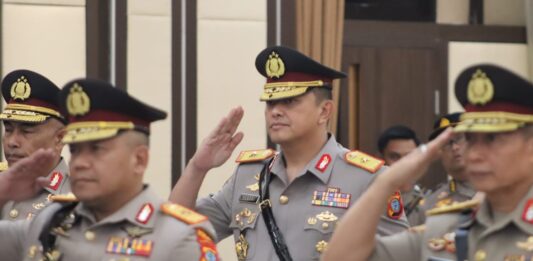 Kapolri Serahkan Tongkat Komando kepada Brigjen Pol Hengki Haryadi Kapolda Papua Barat Daya, Brigjen Pol Audie Sonny Latuheru