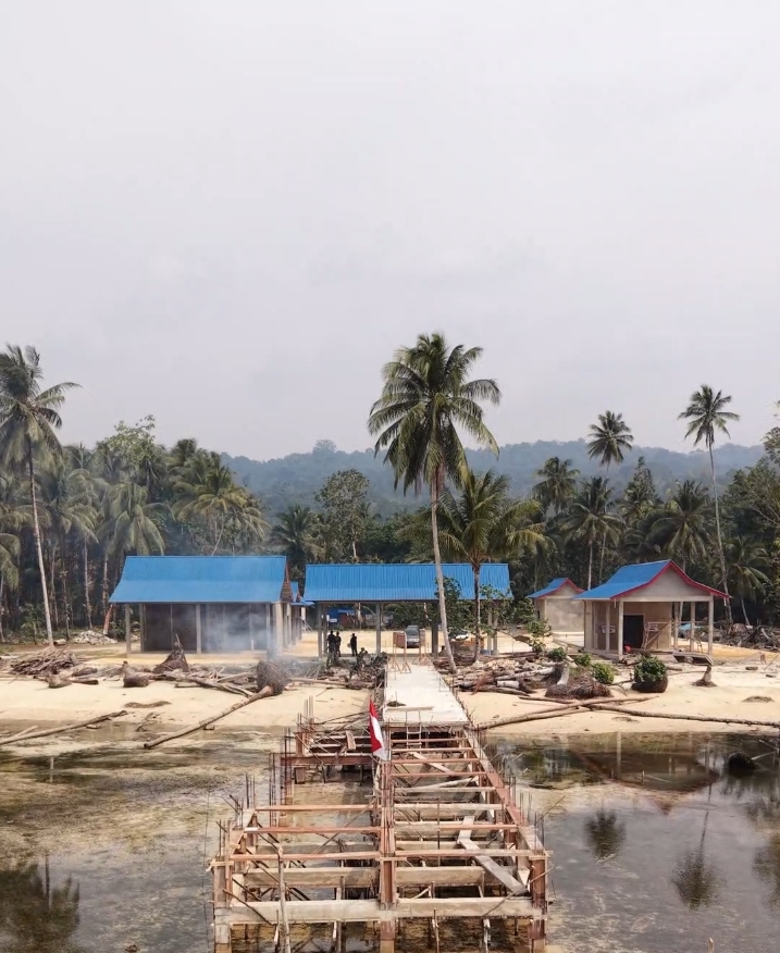 Semangat gotong royong yang terlihat dalam proses pembangunan