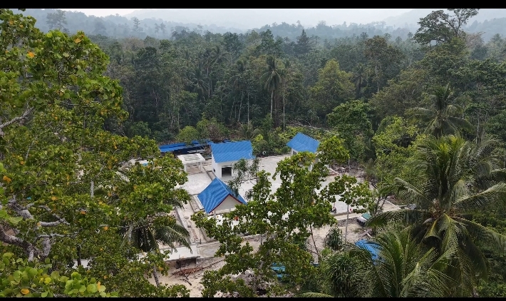 Secara administratif, Kampung Doubo merupakan salah satu dari 10 kampung yang berada di Distrik Supiori Timur